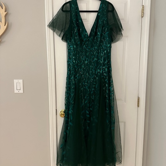 Plus Size Emerald Green Sequin Tulle Formal Dress - Picture 2 of 8